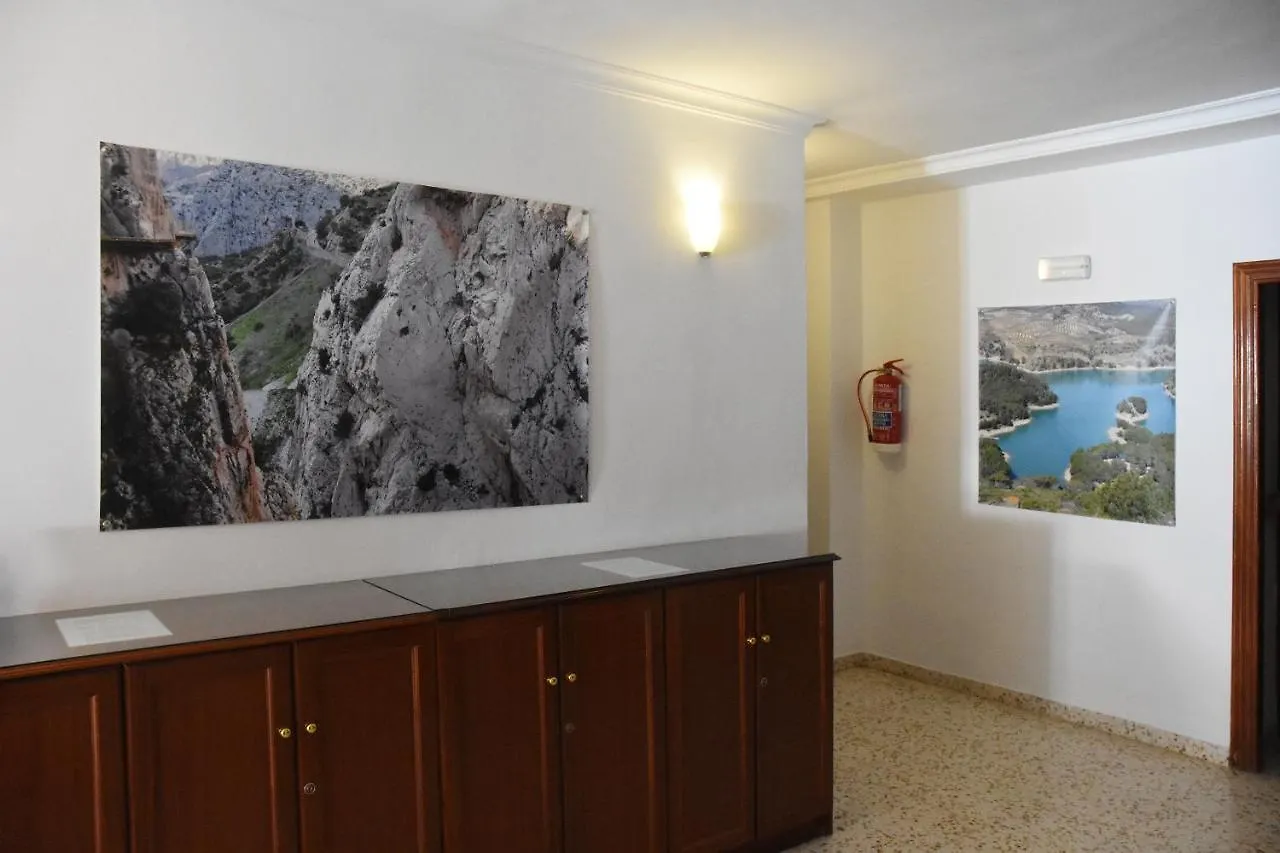 Guest house Hostal Restaurante El Cruce Ardales Spain